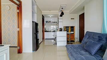 Kamar Double Deluks | Ruang kerja ramah laptop dan seprai linen