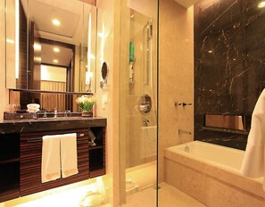 Bathroom - Poly WTC Ververton Apartments (Guangzhou)