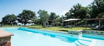 Casa Dracena B: A welcoming apartment situated in the heart of the Tuscan countryside, with Free WI-FI.