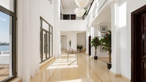 Unclassified image, 5 of 30, button - Villa on Beach w Private Pool The Palm Jumeirah (Dubai)