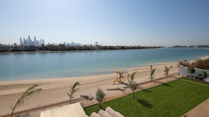 Unclassified image, 4 of 30, button - Villa on Beach w Private Pool The Palm Jumeirah (Dubai)