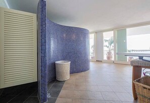 Interior - Villa Cosmea: A charming and bright three-story villa which faces the sun and the sea, with Free WI-FI. (Ospedaletti)