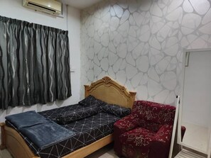 4 多间卧室、熨斗/熨衣板、WiFi、床单