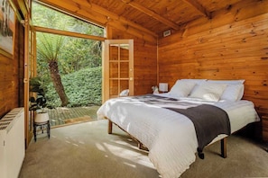 5 habitaciones, tabla de planchar con plancha, wifi y ropa de cama