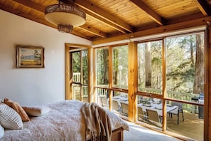 5 habitaciones, tabla de planchar con plancha, wifi y ropa de cama