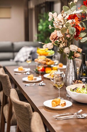 Design Villa | In-room dining
