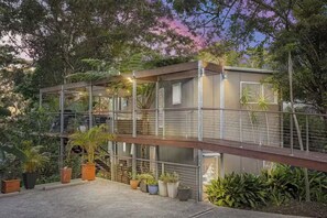 Property grounds - Luxury Villas Beachside Treehouse (Walk to the beach) (Central Coast)