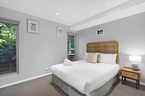 3 bedrooms - Luxury Villas Beachside Treehouse (Walk to the beach) (Central Coast)