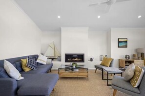 TV, fireplace