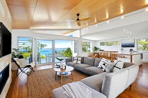 Fireplace - Luxury Villas Ocean Breeze at Killcare (Walk to the beach) (Central Coast)