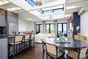 Dining - Luxury Villas Tommy’s at Killcare (Walk to the beach) (Central Coast)