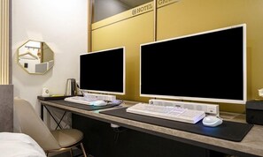 Deluxe Twin Room | Individually decorated, individually furnished, desk, soundproofing