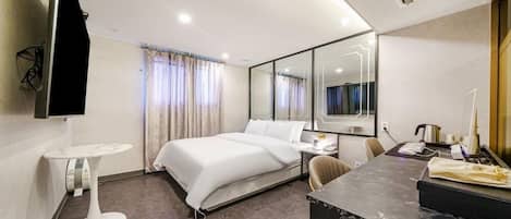 Decoración personalizada, muebles diferentes y escritorio
