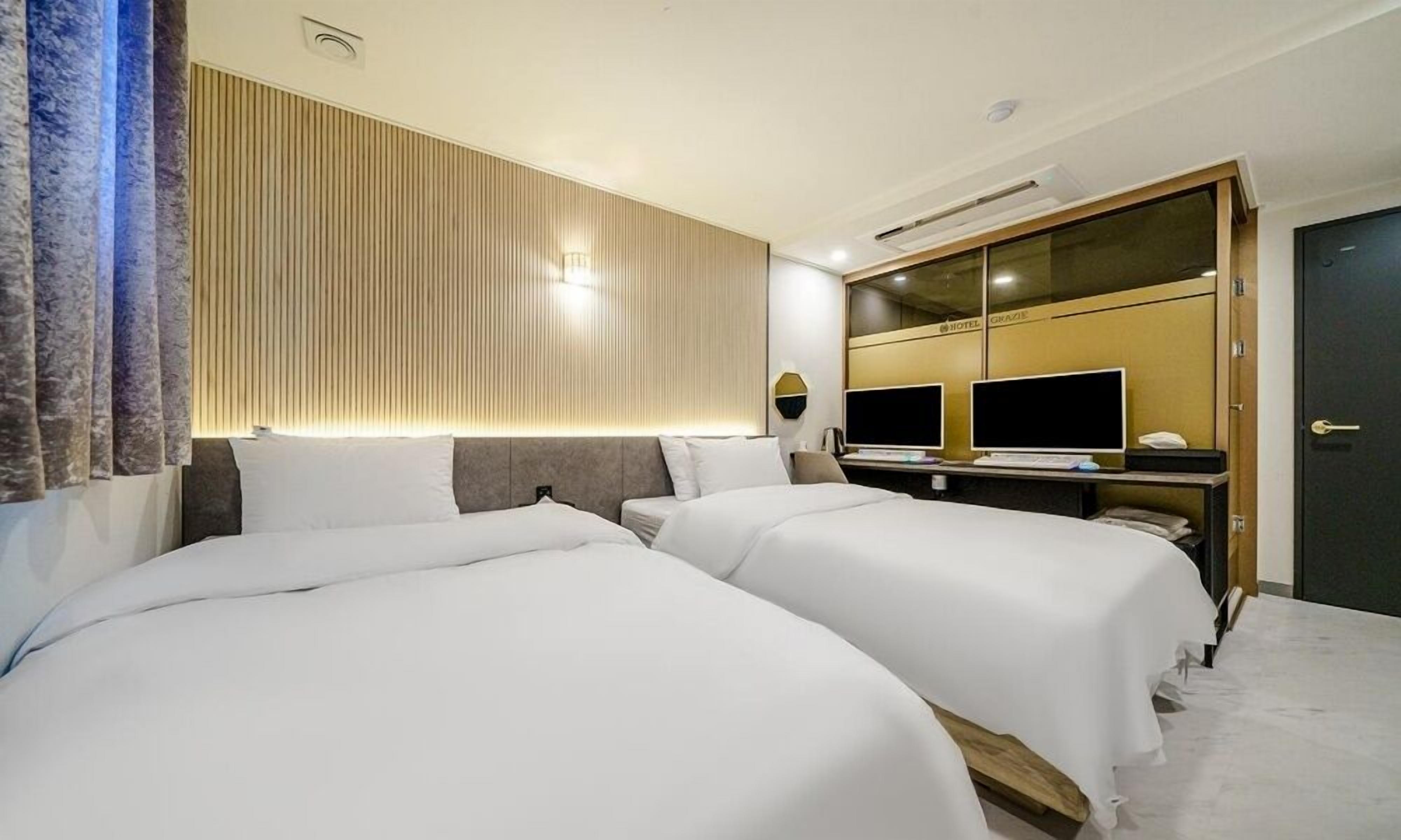 Quarto duplo luxo | Individualmente decorados, individualmente mobiliados, escrivaninha