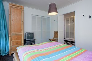 3 bedrooms, iron/ironing board, WiFi