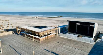 Seaport Pier Palace; 3BR, Steps to Beach & Boards