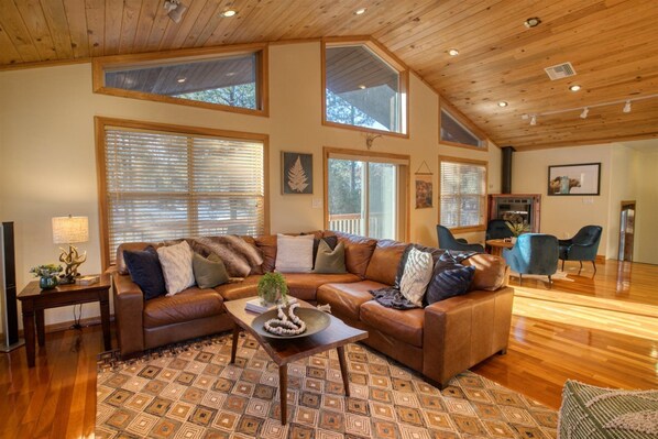 Fireplace, DVD player - Perfect White Mountain Cabin Retreat (Show Low)