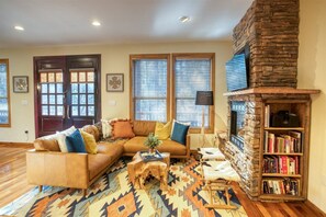 Fireplace, DVD player - Perfect White Mountain Cabin Retreat (Show Low)