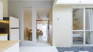 Deluxe House, 2 Bedrooms | Private kitchen