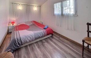 2 Schlafzimmer, Reisekinderbett, kostenloses WLAN, Bettwäsche