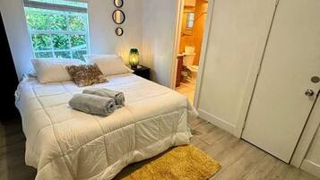 Bureau, fer et planche à repasser, lit parapluie, Wi-Fi gratuit