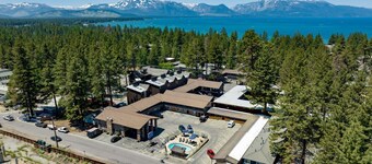 Charming, Updated Double Queen on Stateline - Blue Jay Lodge