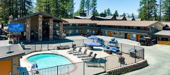 Dreamy Queen Bed Getaway on Stateline - Blue Jay Lodge