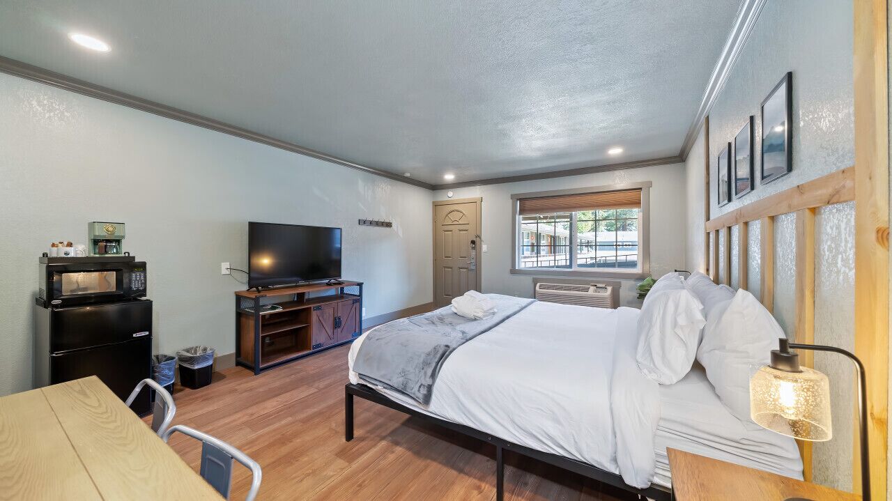 Desk, iron/ironing board, travel crib, WiFi