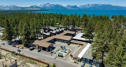 King Suite Escape! Steps from Stateline at Blue Jay Lodge