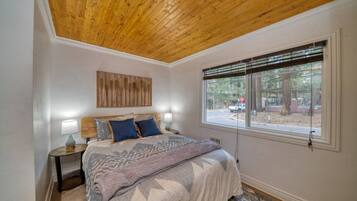 1 bedroom, desk, iron/ironing board, WiFi