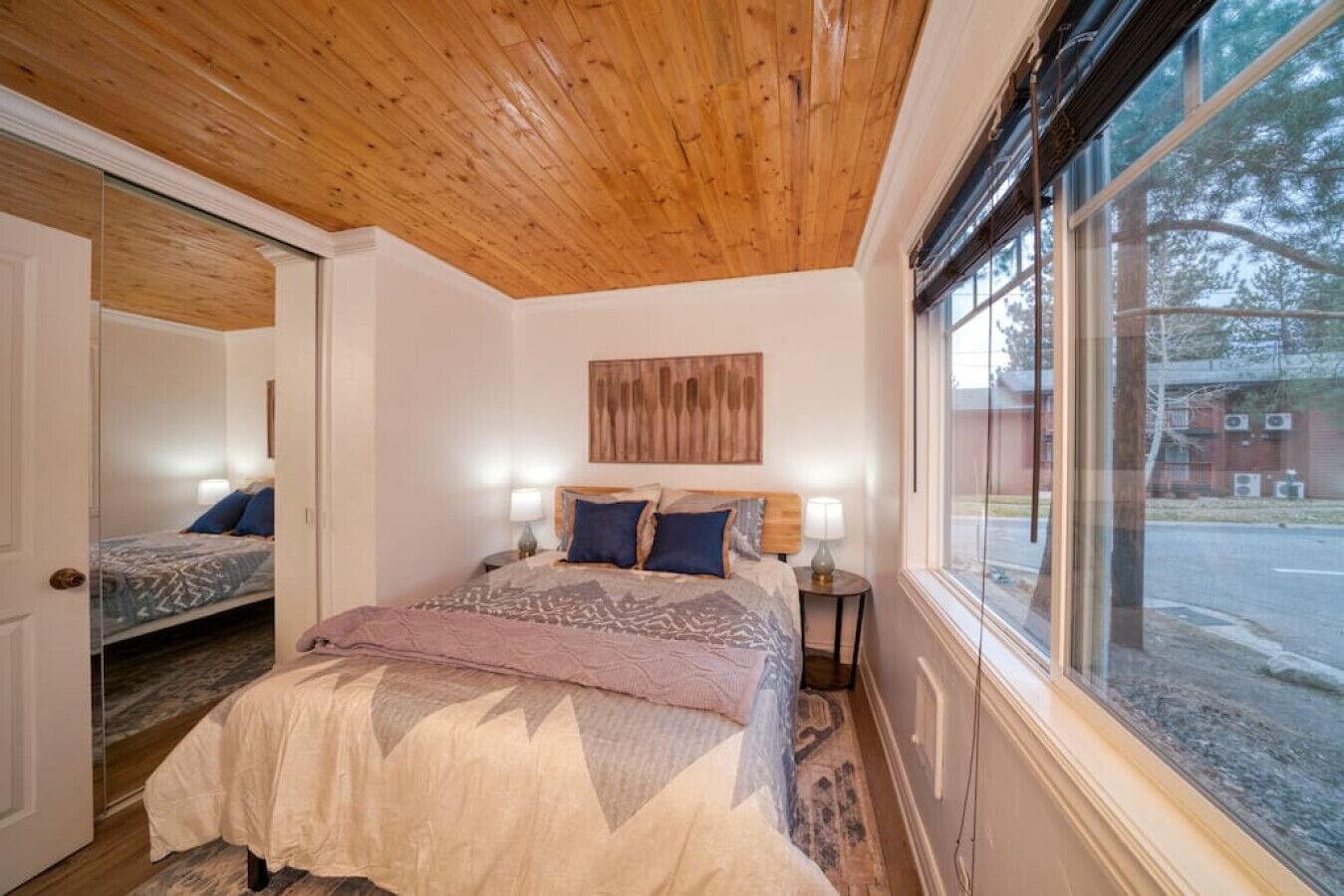 1 bedroom, desk, iron/ironing board, WiFi