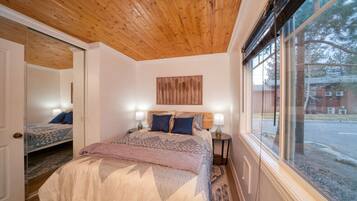 1 bedroom, desk, iron/ironing board, WiFi
