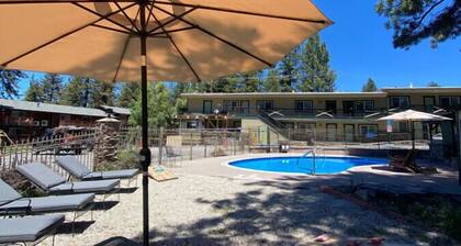Awesome room layout for couples and solo-travelers at PERFECTLY located lodge.