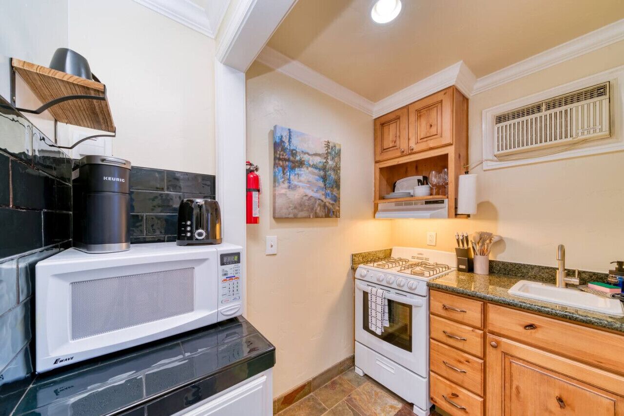 Microwave, oven, stovetop, coffee/tea maker