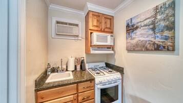 Microwave, oven, stovetop, coffee/tea maker