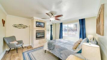 2 bedrooms, iron/ironing board, travel crib, free WiFi