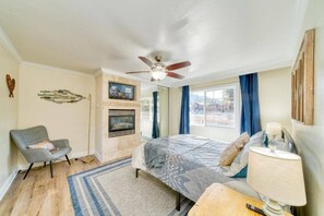 2 bedrooms, iron/ironing board, travel crib, free WiFi