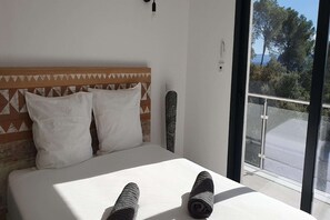 5 bedrooms, bed sheets