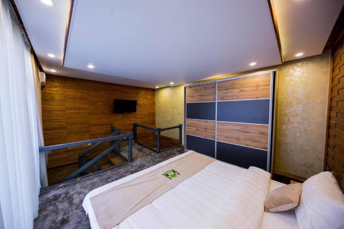 Basic Double or Twin Room, 1 Bedroom | Minibar (free items), desk, iron/ironing board, WiFi (free)