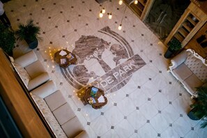 Reception - Hyde Park (Kok-Jar)