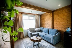 Suite – executive, 1 soverom | Minibar (inkludert), skrivebord, strykejern/-brett og wi-fi (inkludert)