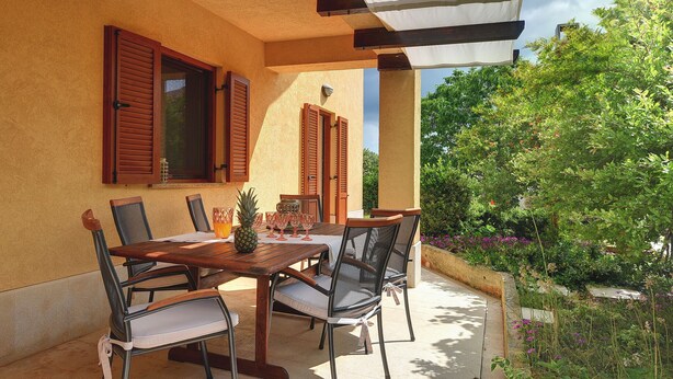 Outdoor dining - Apartment in Croatia near the Coast (Pula)