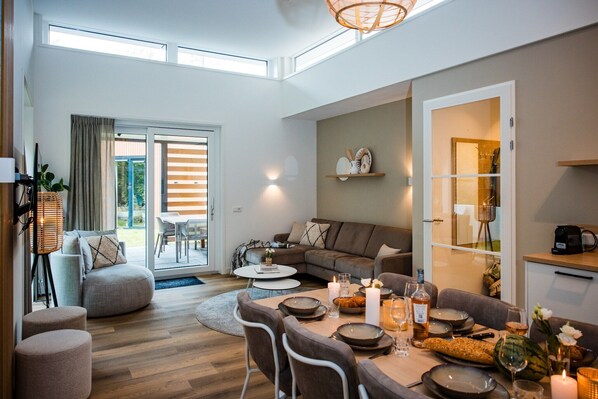 المنشأة من الداخل