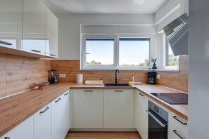 Kühlschrank, Ofen, Herdplatte, Geschirrspüler