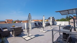Outdoor dining - Apartment in Croatia near Stunning Coastline (Medulin)