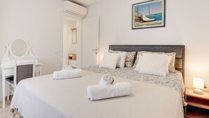 2 bedrooms, travel cot, free WiFi - Apartment in Croatia near Stunning Coastline (Medulin)