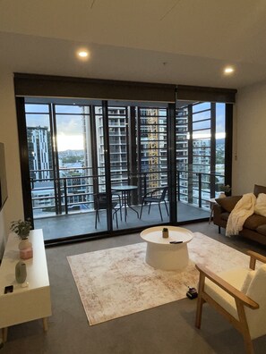 Living area - Perfect location! Free CBD parking! (South Brisbane)