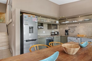 Villa classique | Cuisine privée | Bouilloire électrique, grille-pain