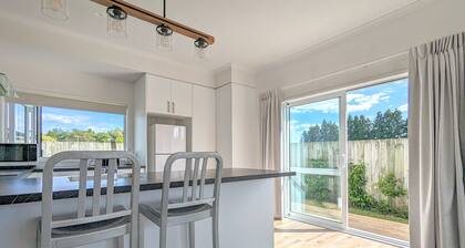 Beautiful Brand New Four-bed home near Redwood