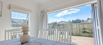 Beautiful Brand New Four-bed home near Redwood